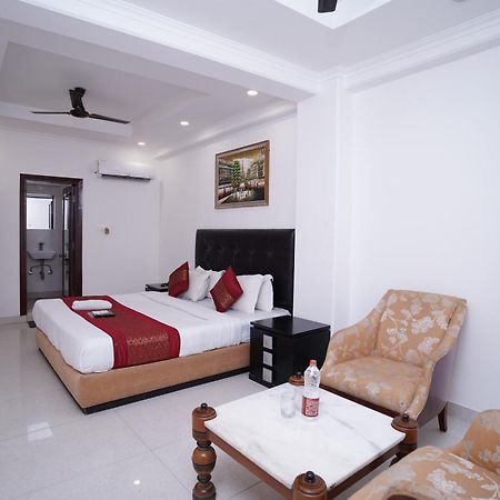 Hotel Moon Taj Near Yashobhoomi Convention Centre Делхи Екстериор снимка