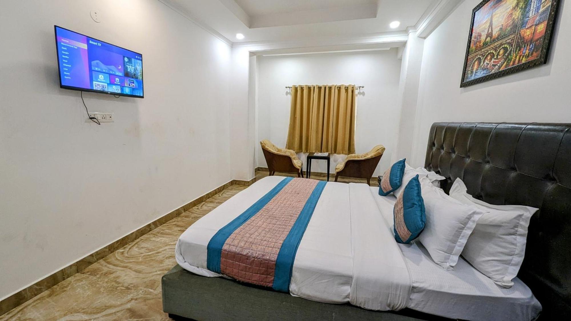 Hotel Moon Taj Near Yashobhoomi Convention Centre Делхи Екстериор снимка