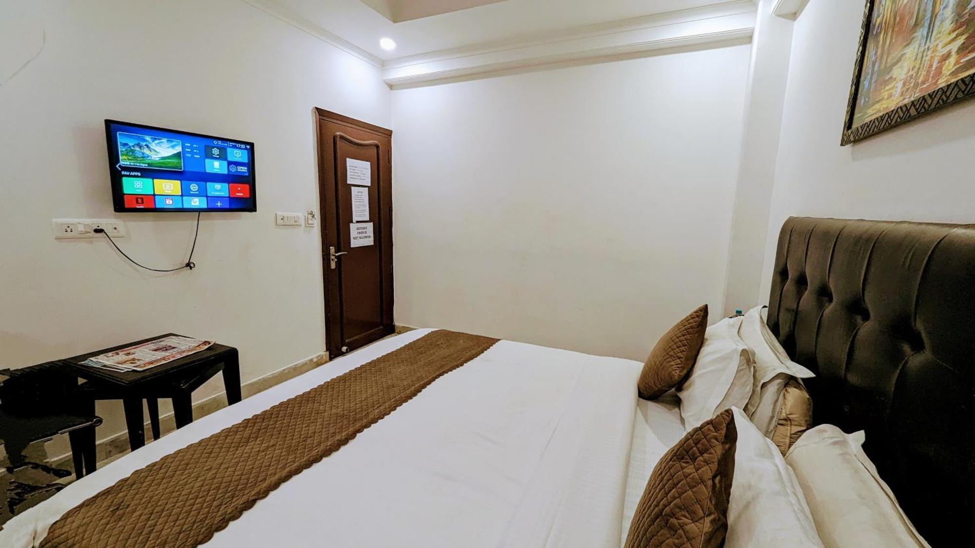Hotel Moon Taj Near Yashobhoomi Convention Centre Делхи Екстериор снимка