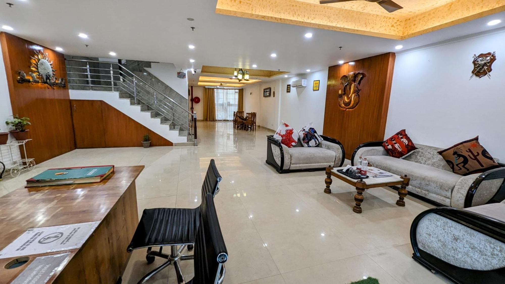 Hotel Moon Taj Near Yashobhoomi Convention Centre Делхи Екстериор снимка