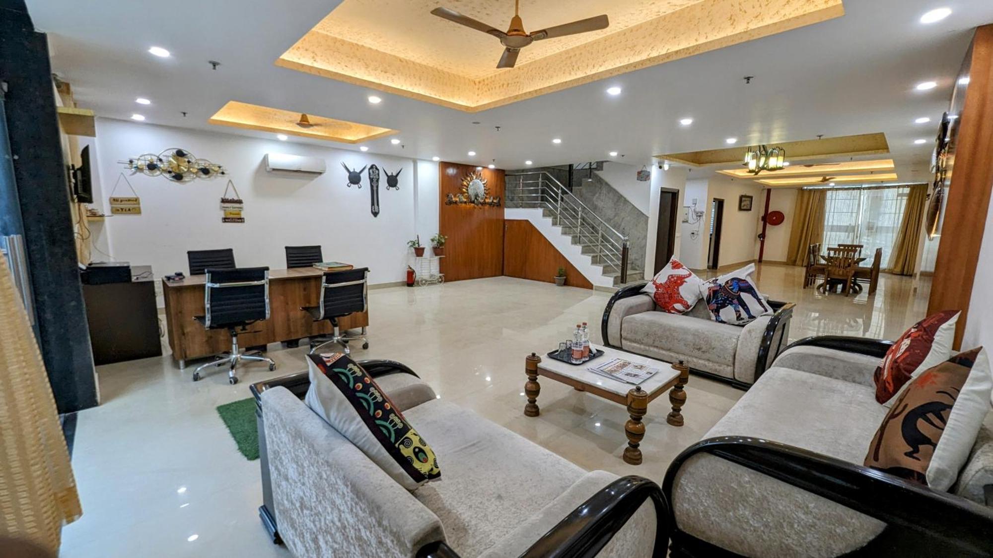 Hotel Moon Taj Near Yashobhoomi Convention Centre Делхи Екстериор снимка