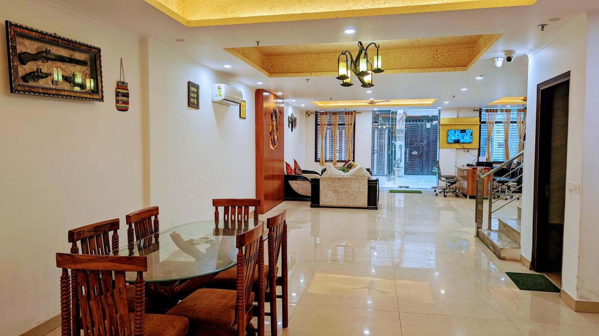 Hotel Moon Taj Near Yashobhoomi Convention Centre Делхи Екстериор снимка