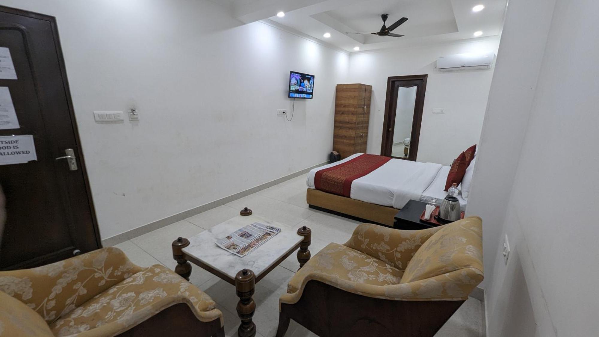 Hotel Moon Taj Near Yashobhoomi Convention Centre Делхи Екстериор снимка
