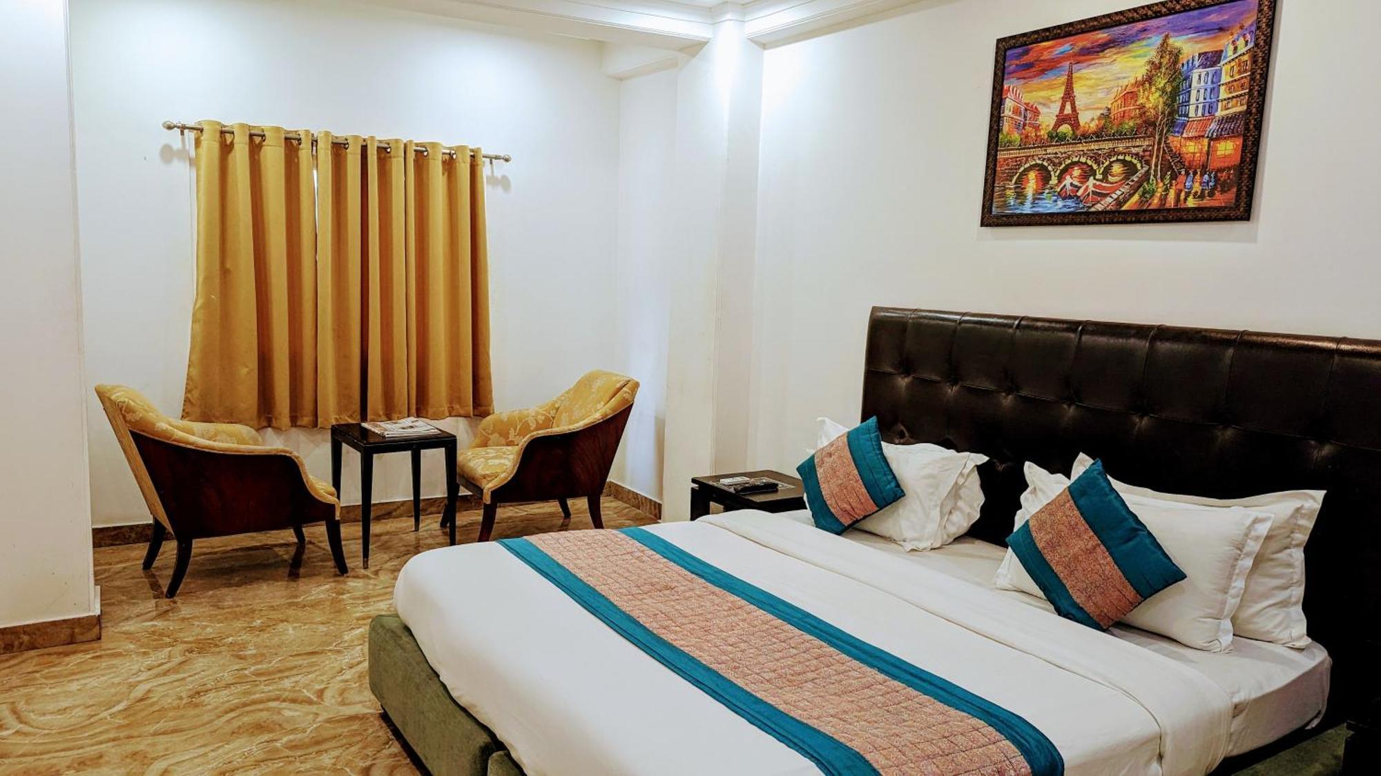 Hotel Moon Taj Near Yashobhoomi Convention Centre Делхи Екстериор снимка