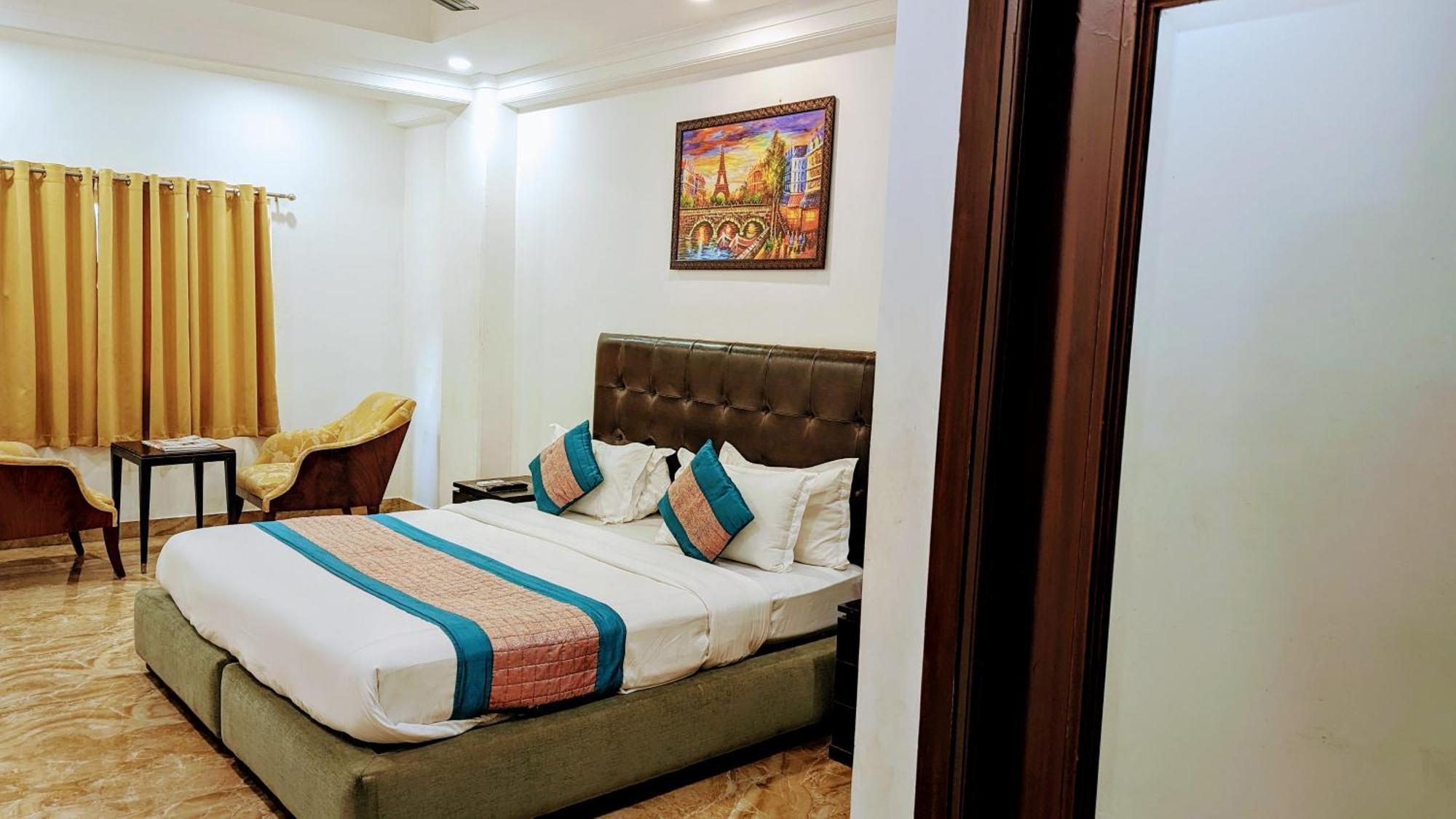 Hotel Moon Taj Near Yashobhoomi Convention Centre Делхи Екстериор снимка