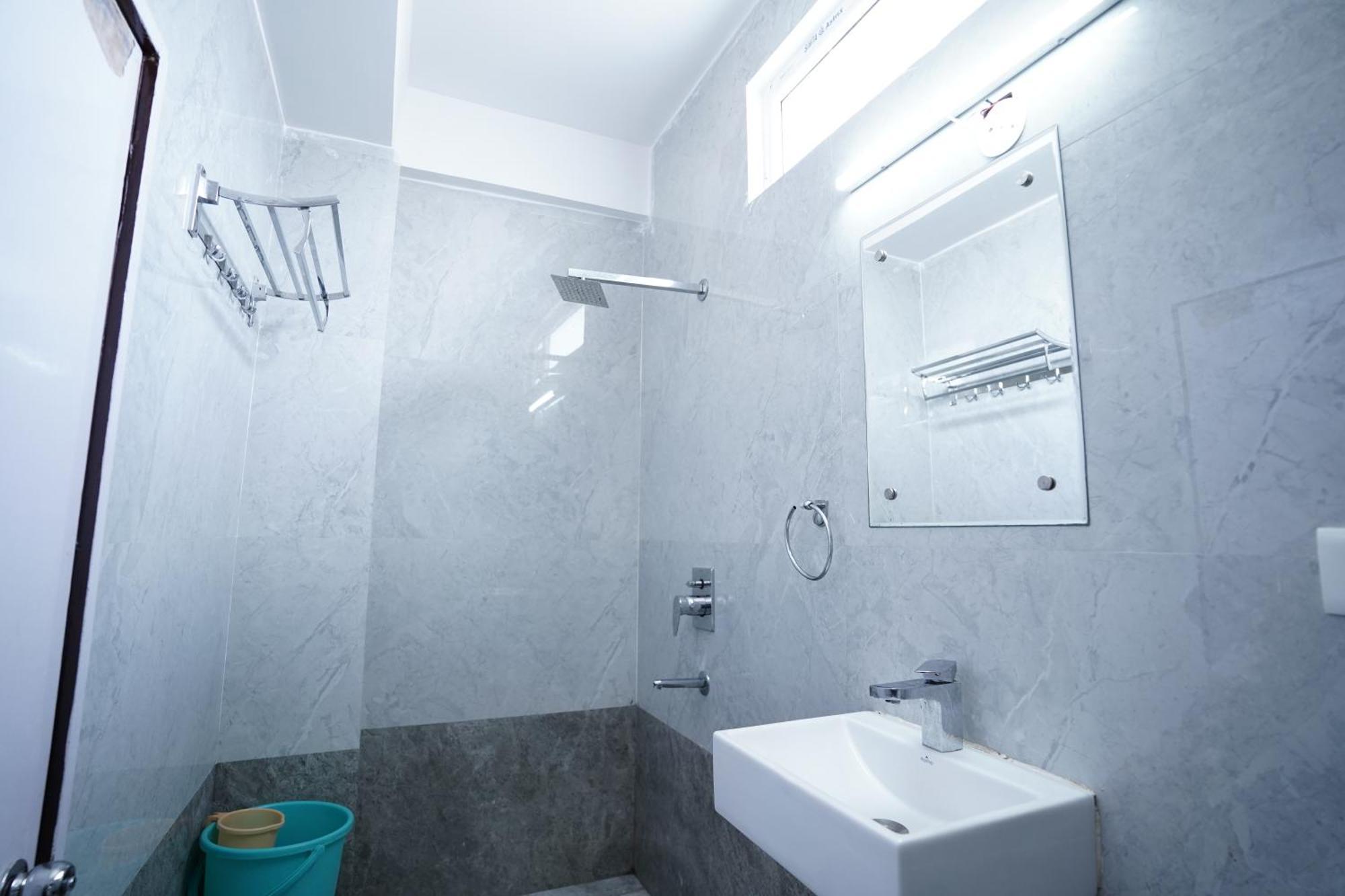 Hotel Moon Taj Near Yashobhoomi Convention Centre Делхи Екстериор снимка