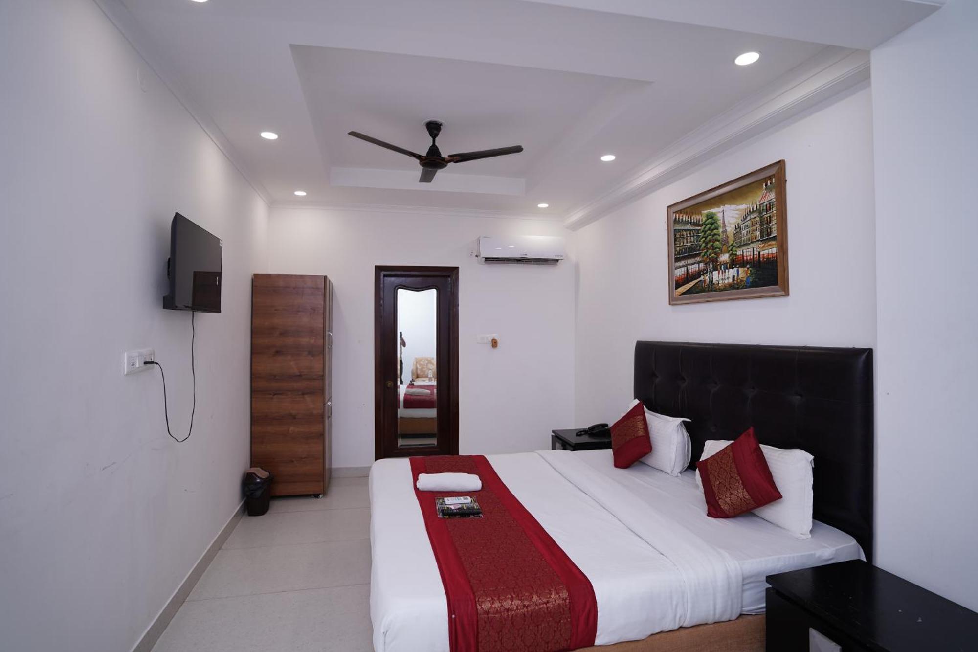 Hotel Moon Taj Near Yashobhoomi Convention Centre Делхи Екстериор снимка