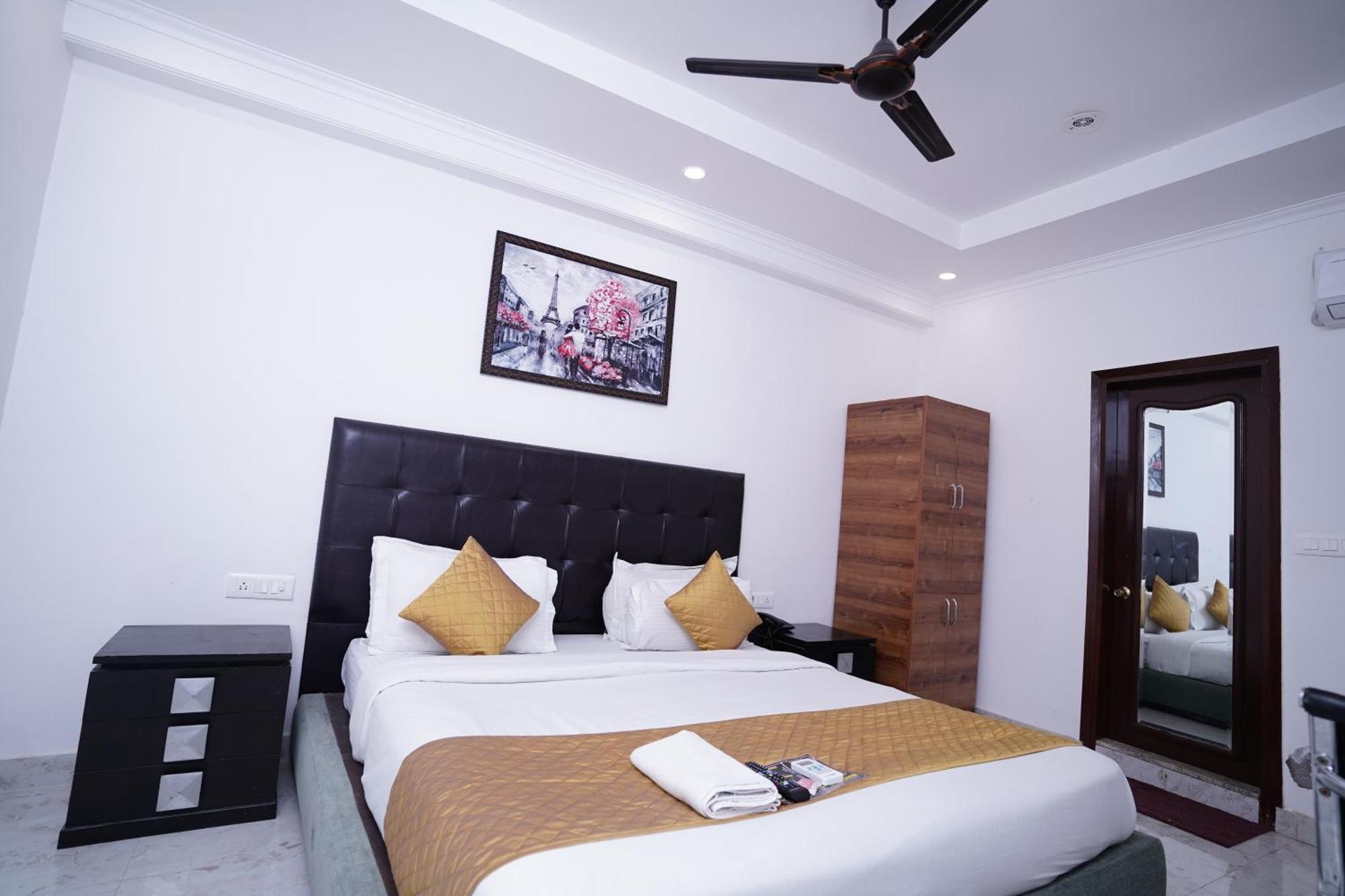 Hotel Moon Taj Near Yashobhoomi Convention Centre Делхи Екстериор снимка