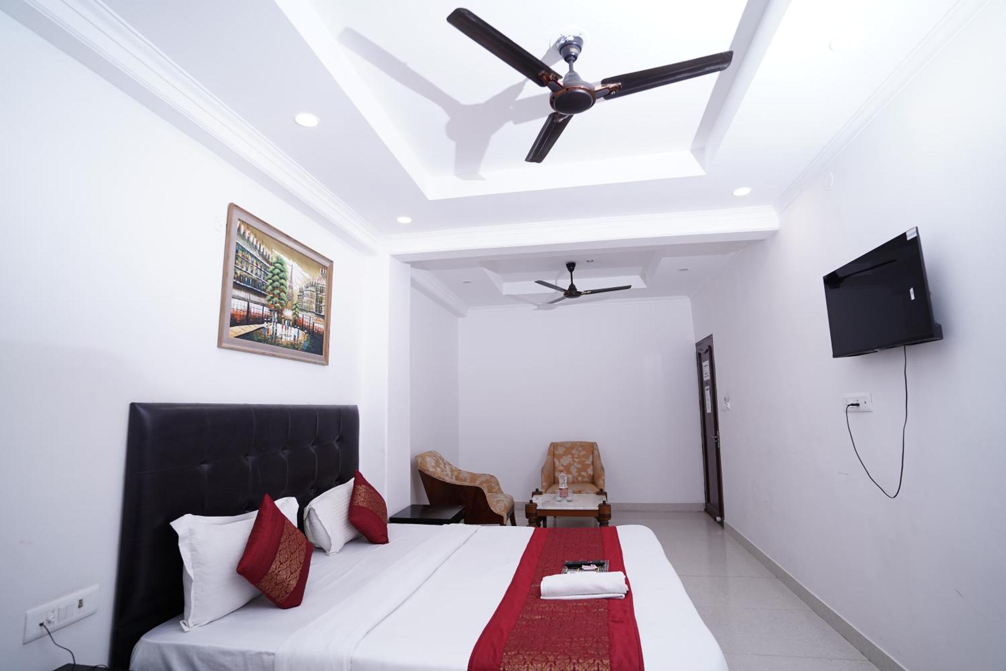 Hotel Moon Taj Near Yashobhoomi Convention Centre Делхи Екстериор снимка