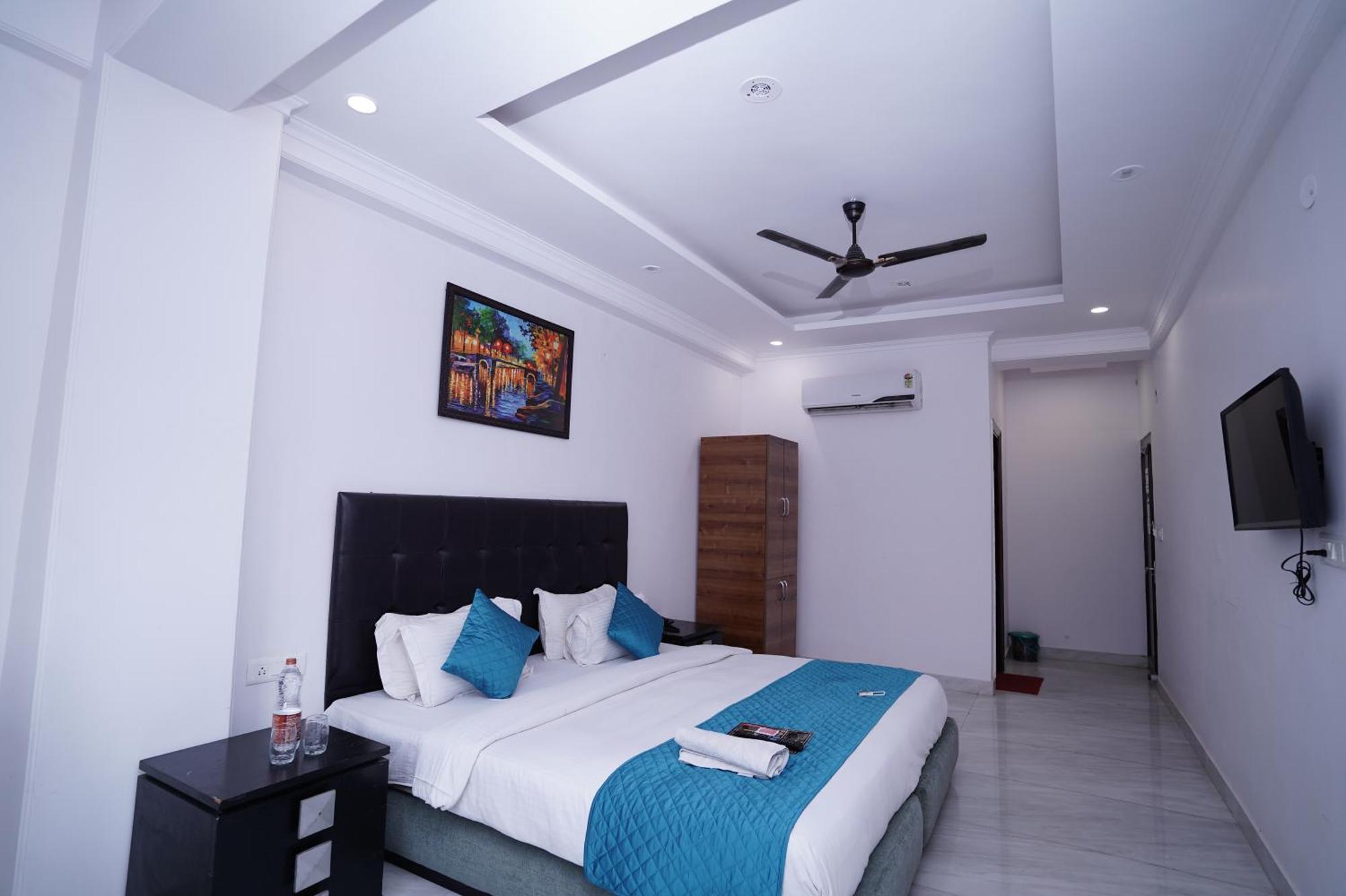 Hotel Moon Taj Near Yashobhoomi Convention Centre Делхи Екстериор снимка
