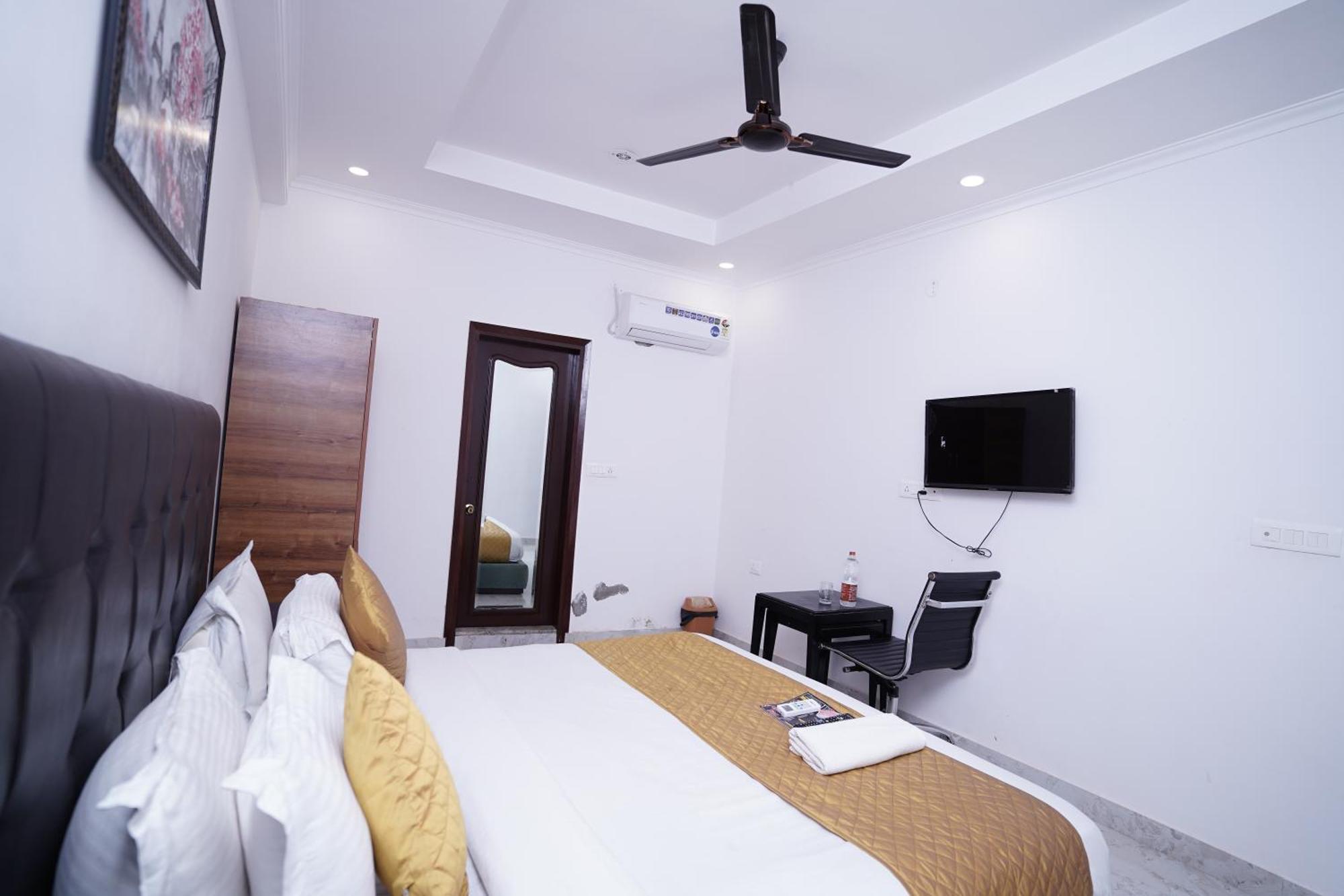 Hotel Moon Taj Near Yashobhoomi Convention Centre Делхи Екстериор снимка
