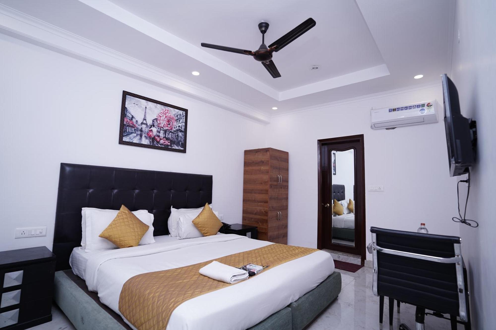 Hotel Moon Taj Near Yashobhoomi Convention Centre Делхи Екстериор снимка